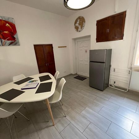 Chez Sonou , Nimes Centre Apartment ภายนอก รูปภาพ