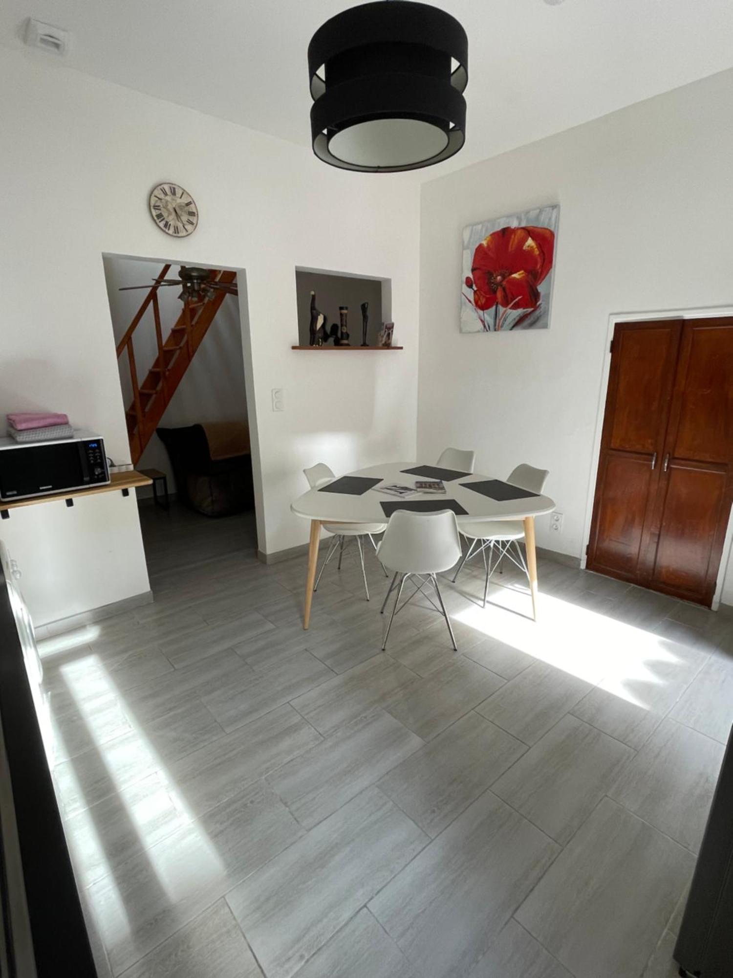 Chez Sonou , Nimes Centre Apartment ภายนอก รูปภาพ